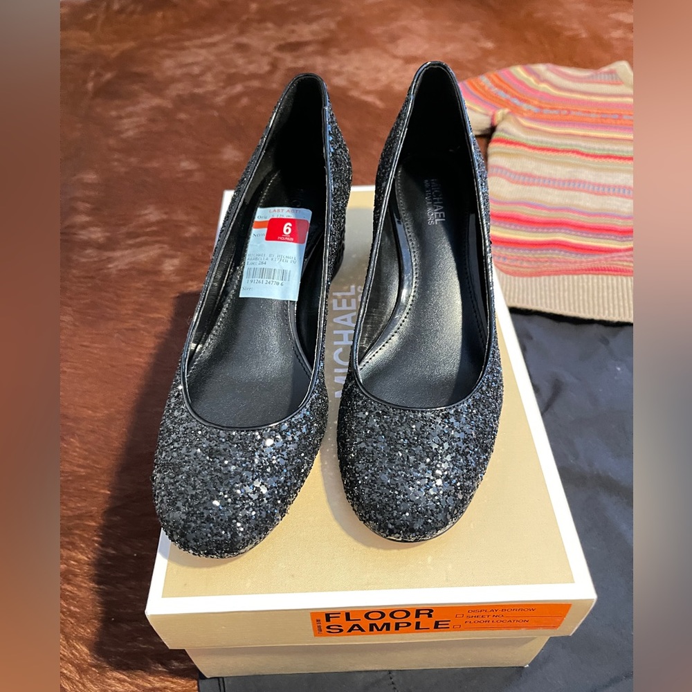 👠Michael kors women heels black size 6 - Picture 2 of 9